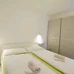 With Parking Space Zambratija, Umag - 22658 Apartamento